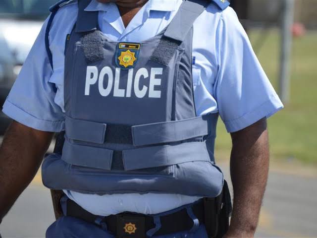 Lee_Raa_Tuu's tweet photo. Okae Bheki Cele, The Students Need You, Or You Are Only Interested In SA When Alcohol Is In The Mix,Will We Only Hear From You On The Next #AlcobolBan?

#WitsProtest
#SAPSMustFall https://t.co/0LZVXC5L63