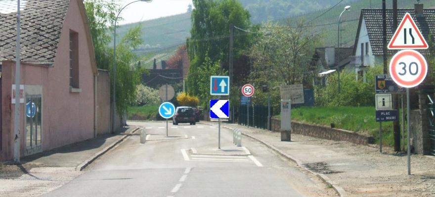 marcd33's tweet image. Bonjour @nantesfr, @AurelienNaoned, @SimonCiteau, je découvre ce matin des travaux création de chicanes rue Louis Guiotton. Bonne idée de vouloir faire baisser la vitesse! Par contre, une écluse pour les vélos est-elle prévue? Sinon, c'est une mise en danger pour les cyclistes...