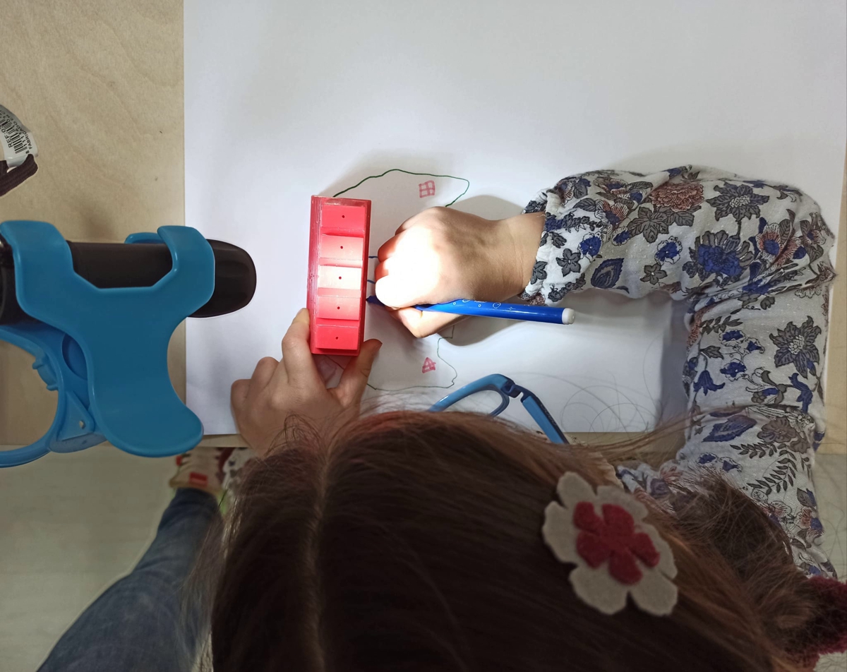 VermisLAB's tweet image. Esta semana os/as minimakers deixaron saír a #creatividade con sombras; os/as biomakers deseñaron flores luminosas; os/as #makers traballaron co #magnetismo; e os/as makers PRO tiveron invitados: @NeuroTechGAL introduciu o mundo da #neurotecnoloxía :D facebook.com/media/set/?van…