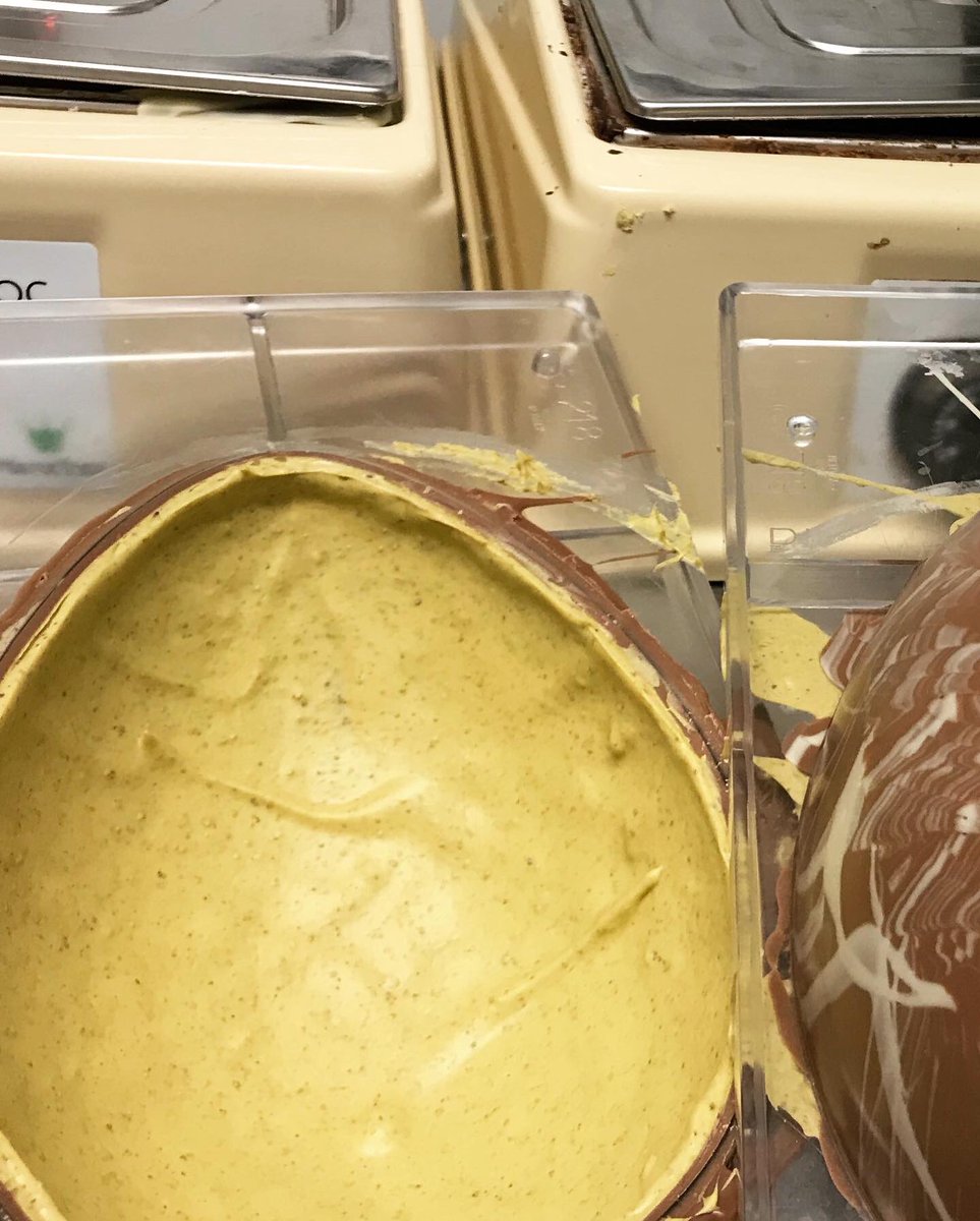 SoniaBalacchi's tweet photo. #workinprogress #buongiornoconilsorriso 😄
Ad ognuno di voi il suo uovo personalizzato firmato SB
PER INFO scrivetemi
#soniabalacchi #homerestaurant #ladolcevita #pasqua2021 #pastryqueen #uovapersonalizzate #rimini
Partners🙏 @iegexpo @sigeprimini @valrhona_italia @martellato_srl https://t.co/Lbkbo6hxmo