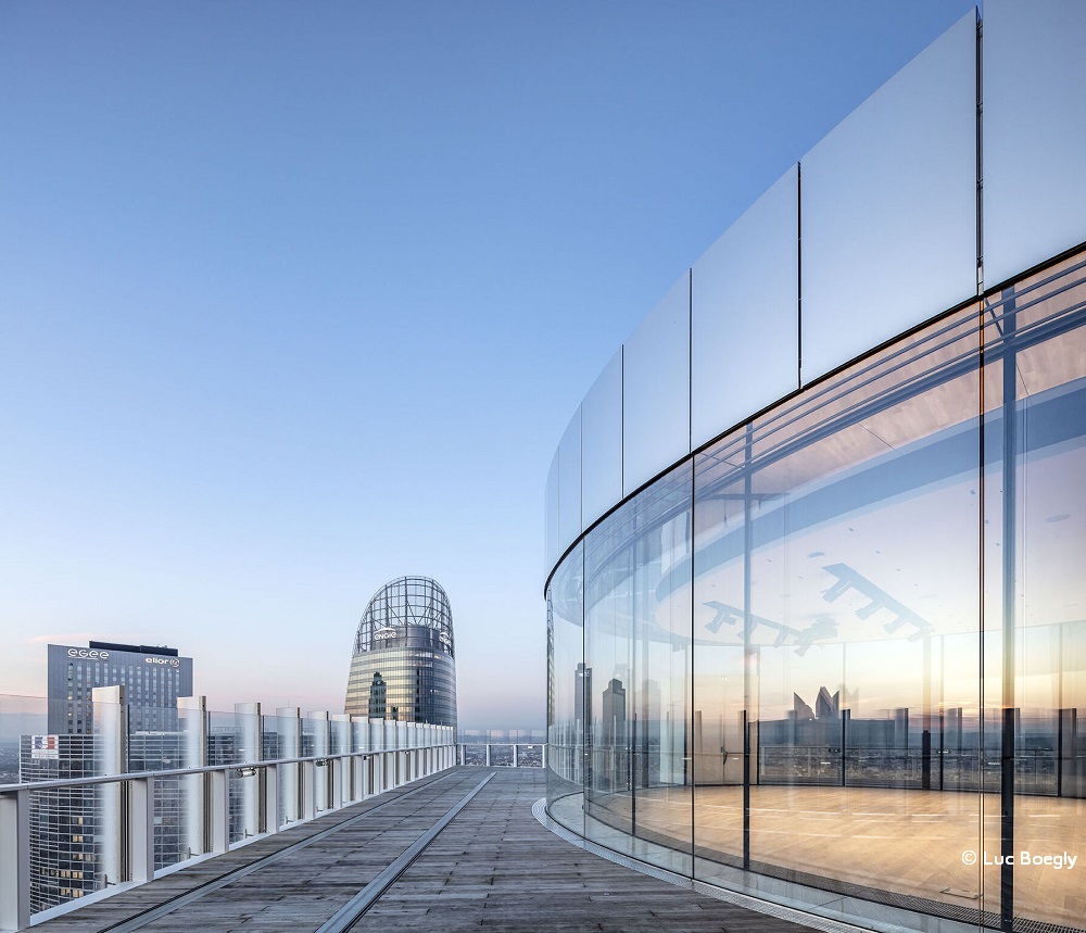 ParisLaDefense's tweet photo. #JeudiPhoto
Découvrez le Business Center de la #TourTrinity et son auditorium entièrement vitré, placé en rooftop au 25ème étage pour offrir le meilleur de la tour à tous ses utilisateurs ! 🤩
© Luc Boegly / @urw_group https://t.co/iPVv8yKPc2