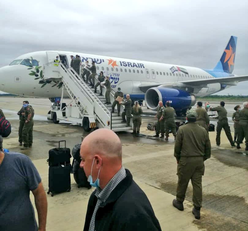 Esta mañana ha llegado un contingente de médicos voluntarios del equipo de protección y de emergencias israelí para reforzar a los profesionales del Centro Médico la Paz, Hospital General de Bata y el Policlínico de Guinea Salud.
¡Muchas gracias!
#TodosSomosBata
#MINSABS