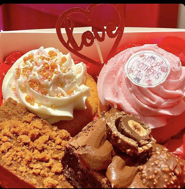 Don’t forget your Mum this weekend! Mother’s Day treat boxes available in store tomorrow & Saturday ❤️ #MothersDay2021 #treatyourmum #SmallBusiness #satterthwaitesbakehouse