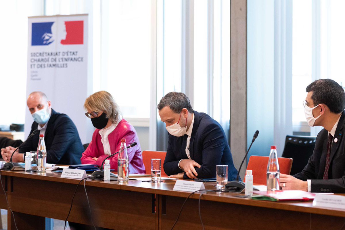 AdrienTaquet's tweet photo. Je suis fier d'ouvrir ce matin la première séance de travail de la Commission indépendante inceste et violences sexuelles faites aux enfants, co-présidée Nathalie Matthieu et Edouard Durand

La mission qui leur est confiée marquera notre société pour les décennies à venir https://t.co/uiWchZ0Dhp