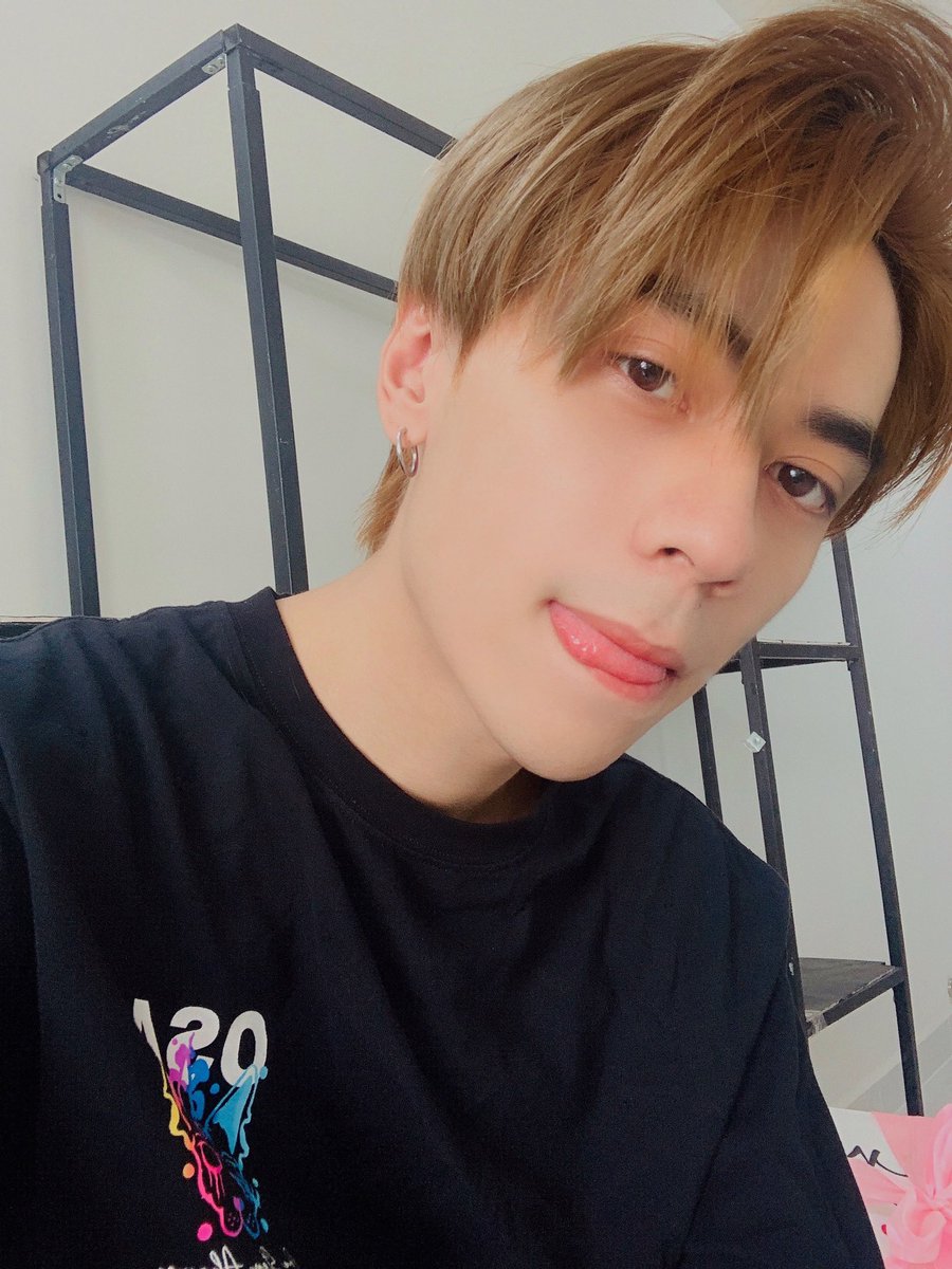 QH_MasterD's tweet photo. Mọi thứ vẫn đang được hoàn thiện... Hùng không sao đâu nha , mọi người khoẻ không ? 🙆🏼‍♂️😋 https://t.co/iD2Q1s8AbJ