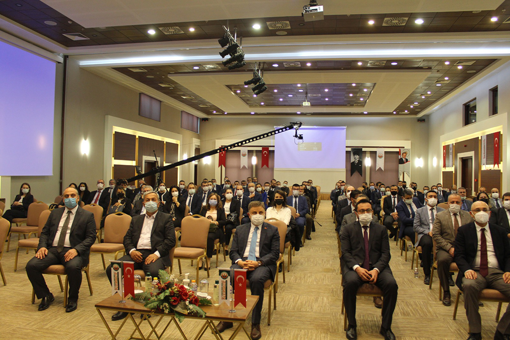 Tarım Kredi Merkez Birliği Yön.Kur. Üyesi Mustafa Şenol, Genel Müdür Dr. Fahrettin Poyraz, Gen. Md.Yrd. Davut Arpa ve Pazarlama Daire Başkanı İlyas Kılıç, Antalya Bölge ve Kooperatif çalışanlarının katılımıyla düzenlenen #TarımKredi Kooperatif Marketler toplantısına katıldı.