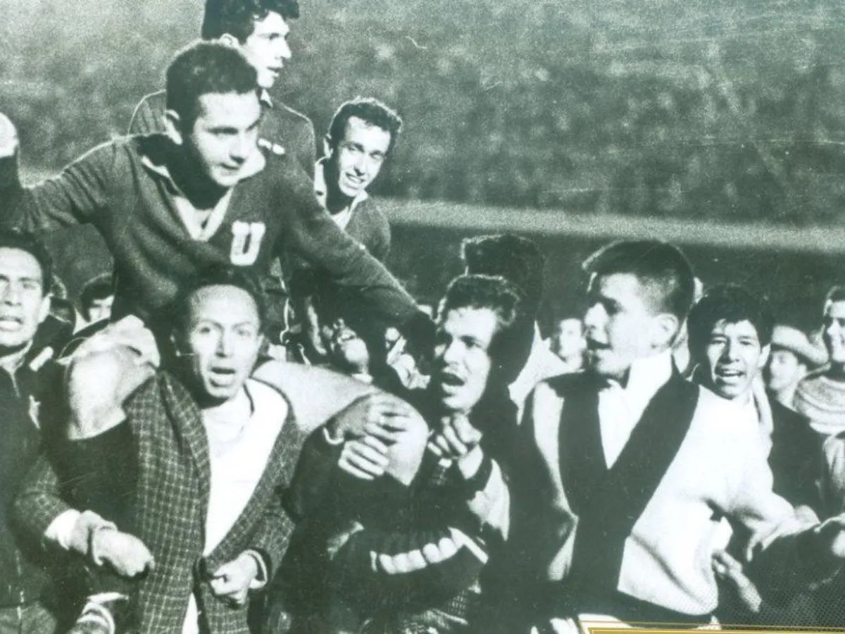 vintagesoccer2's tweet photo. El 9 de Enero de 1962, los #PumasUNAM comenzaron su gloriosa historia en el futbol mexicano. Dirigidos por Octavio Vial vencieron 5-1 a Cataluña de Torreón por el ascenso a la Primera División.
No puedes quedarte sin esta #PlayeraRetro de #VinatgeSoccer 

https://t.co/SBluCkOgYV https://t.co/yEuQBtevCc