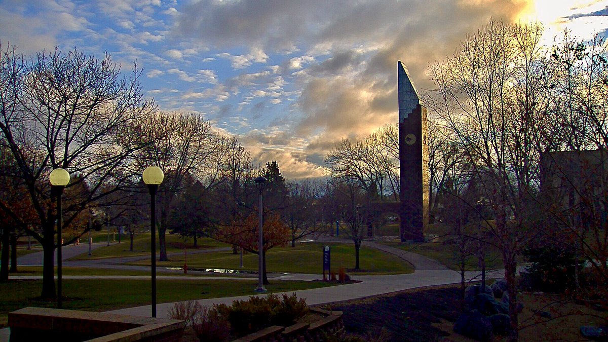 RT @mark_tarello: SWEET SUNRISE! The view this morning from Minnesota State University, #Mankato. #Sunrise #MNwx https://t.co/5XGX5rLtnZ