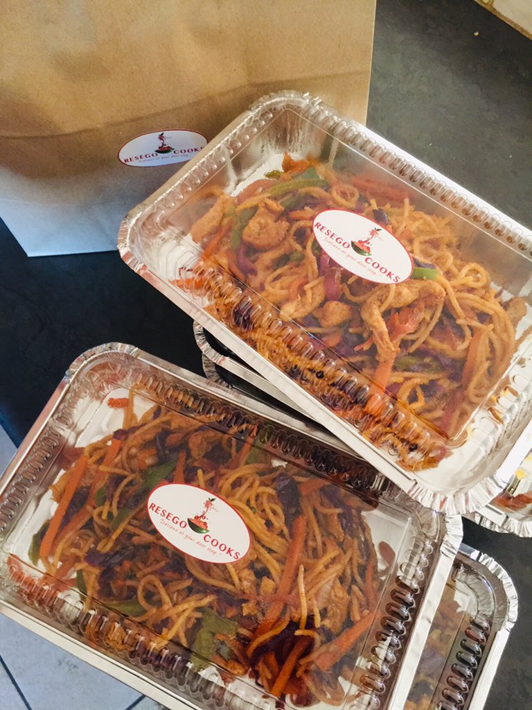 KgosidintsiRese's tweet photo. We did it again today,the masses had their Italiano on time. Thank you again to our lovely customers. See you on sunday and we have a young suprise for you. β₯οΈππ
#ResegoCooks #ItalianoAtYourDoorStep https://t.co/AAvCRvZSIm