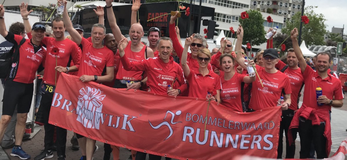 Sander_VB's tweet image. Namens @teamlewis_nl een hele mooie donatie mogen doen aan @BWRunners die zich al meer dan 20 jaar met hart en ziel inzetten voor @Stg_Roparun. Dankbaar om dit te mogen doen :) #mooibedrijf #prachtigdoel