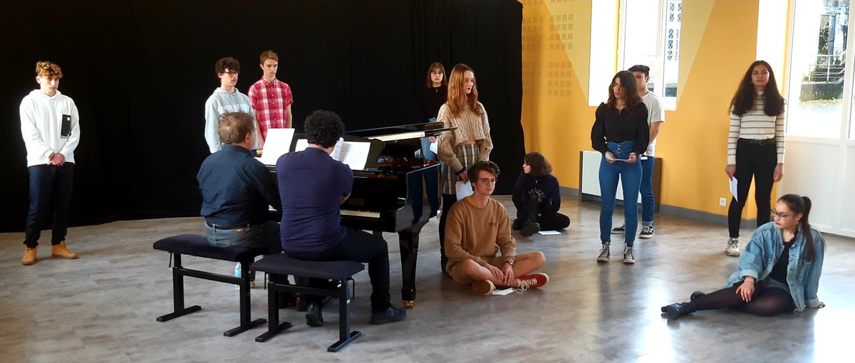 DamienGuittard's tweet photo. Projet Slam Orchestre. 
Élèves de l'option théâtre du lycée André Theuriet et l'OCNA.
@OrchestreOCNA
@acpoitiers https://t.co/PhpSS0tOhb