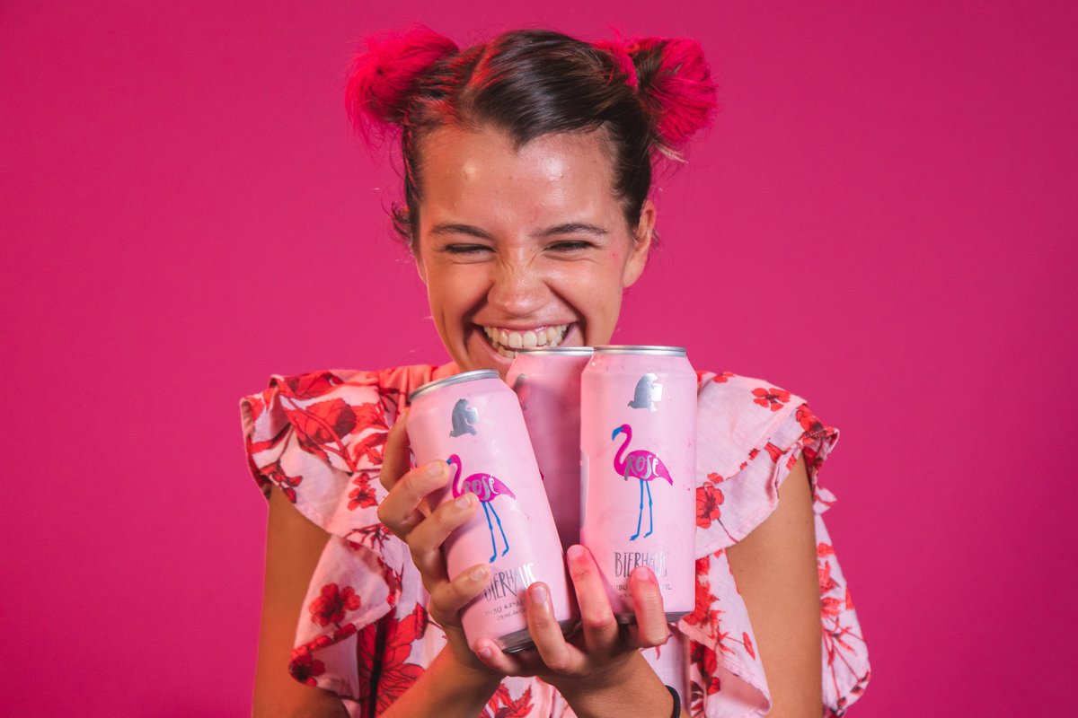 TresPintas's tweet photo. 🍻 Nueva cerveza de #Bierhaus con rosas de China 🍻

Santa Rosé está hecha con levadura lager y posee una adición de flores de Hibiscus.

Tiene una sutil acidez producto de las rosas y adición de remolacha.

📝 Ficha técnica

🔸 ABV: 4,2%
🔸 IBU: 11
🔸 Malta: 100% Pilsen https://t.co/aJGzSqWLx3