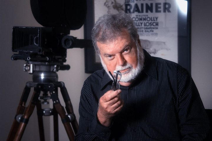 Directeur photo légendaire, il avait commencé sur du🎬d'exploitation, puis a collaboré avec John Carpenter notamment sur Halloween, The Thing ou New York 1997, puis officié avec Zemeckis (les Retour vers le Futur) ou Spielberg (Hook, Jurassic Park) : #DeanCundey fête ses 75 ans !