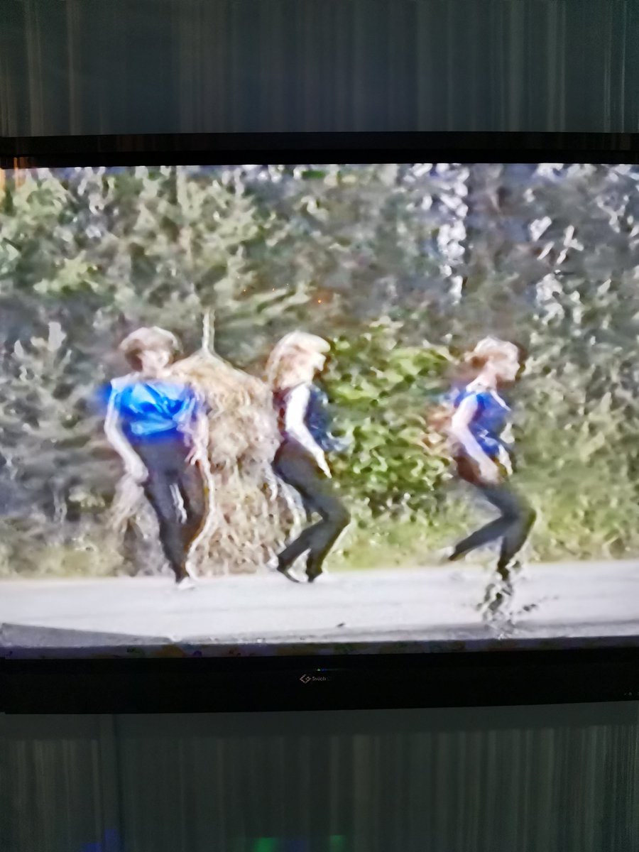 paivi_nenonen's tweet photo. @HilmaMuseo Joensuussa tarjosi nostalgiaa vähintään koko rahan edestä Nuoruus-näyttelyssä. Monkey-mopoa minulla ei ollut mutta Retut oli. Rääkkylän tyttöjen tanssiesitys oli hulvaton - taustalla heinäseipäät niin kuin Heinähupa-tapahtumaan kuuluukin. #museo https://t.co/kg2d3JBclo