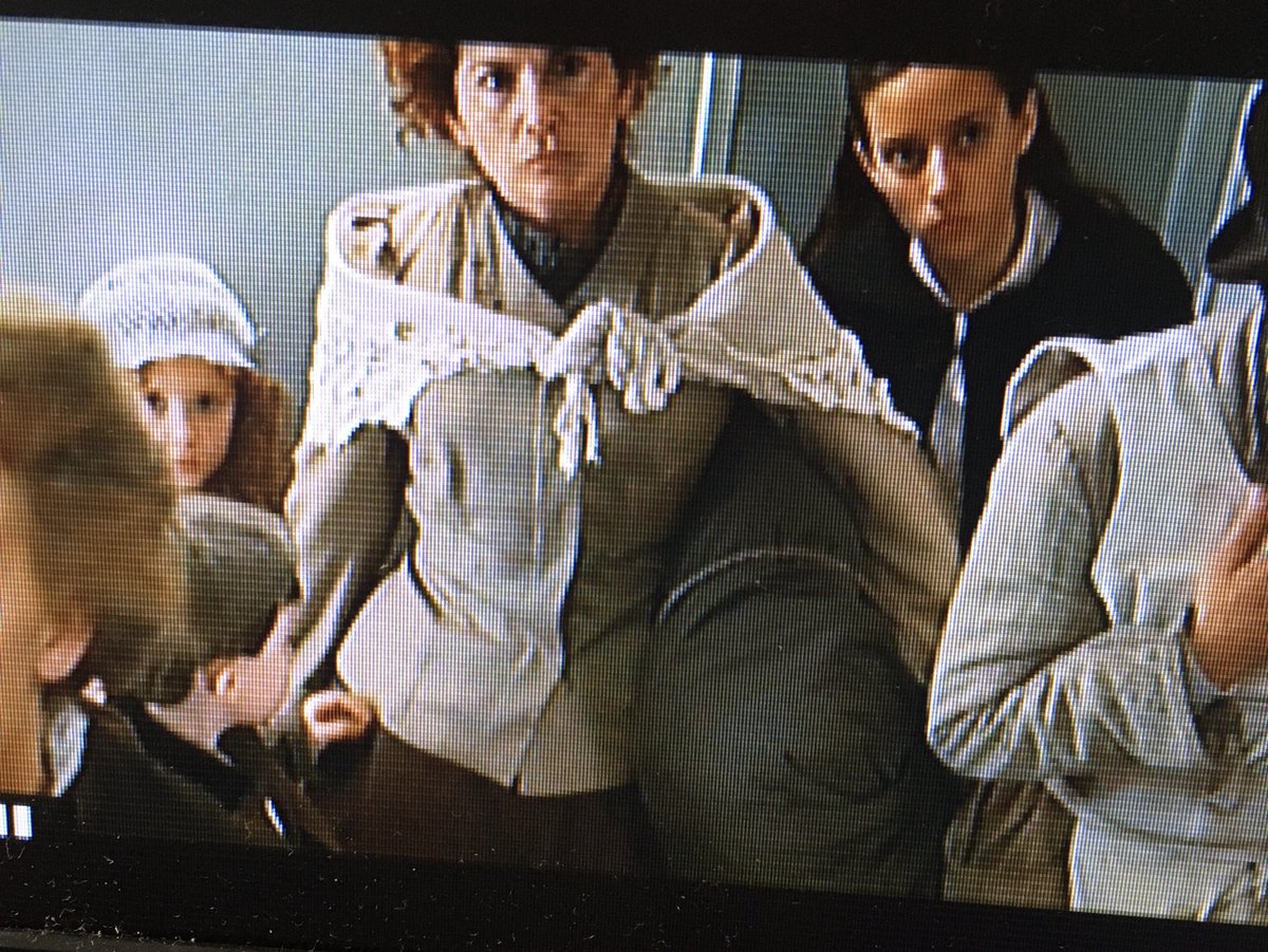 コル金太郎飴 名作映画 タイタニック 子連れ親子 ジャックとファブリツィオが自分の部屋 G60 を探すときにも登場してる 最終的に親子は避難を諦めてしまう タイタニック 映画 脚本