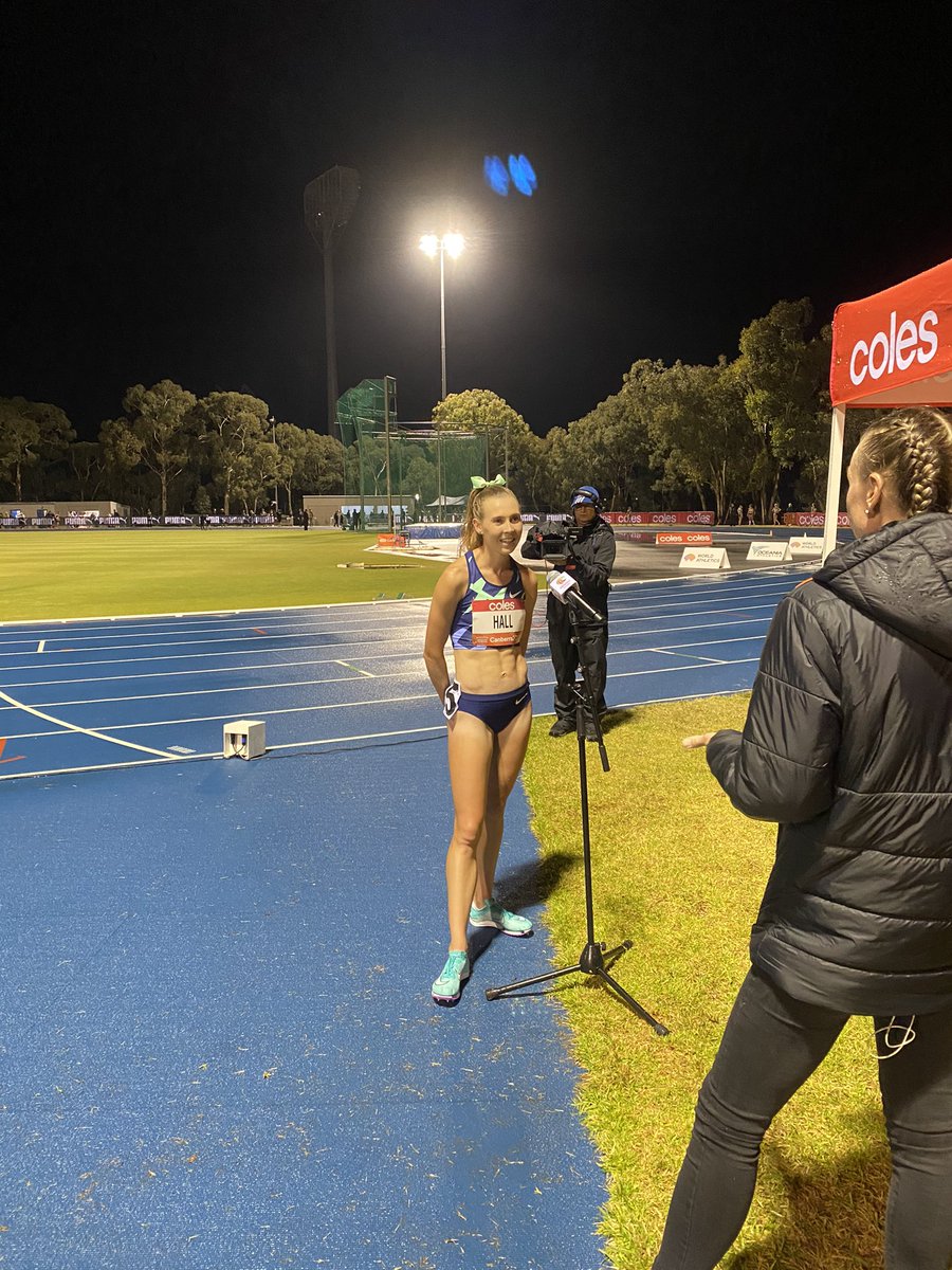 AustralianAths's tweet image. 4:02.02 for @Linden_hall in the Women’s 1500m! She locks away an Olympic qualifier with a huge performance. #ThisIsAthletics