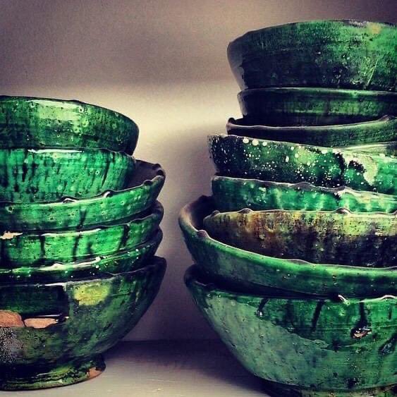 _imiksimik_'s tweet photo. 〰️ T a m e g r o u t e • a r t 〰️#tamegroute #tamegroutepottery #ceramics #poterie #green #bowls #handmade #pottery #slowliving #brunch #bohostyle #bohemian #naturaldecor #slowdesign #slowlife #decoration #interiordesign #imiksimik #moroccandesign #slowdecor #bohemechic #berber https://t.co/rz8WFnd7SB