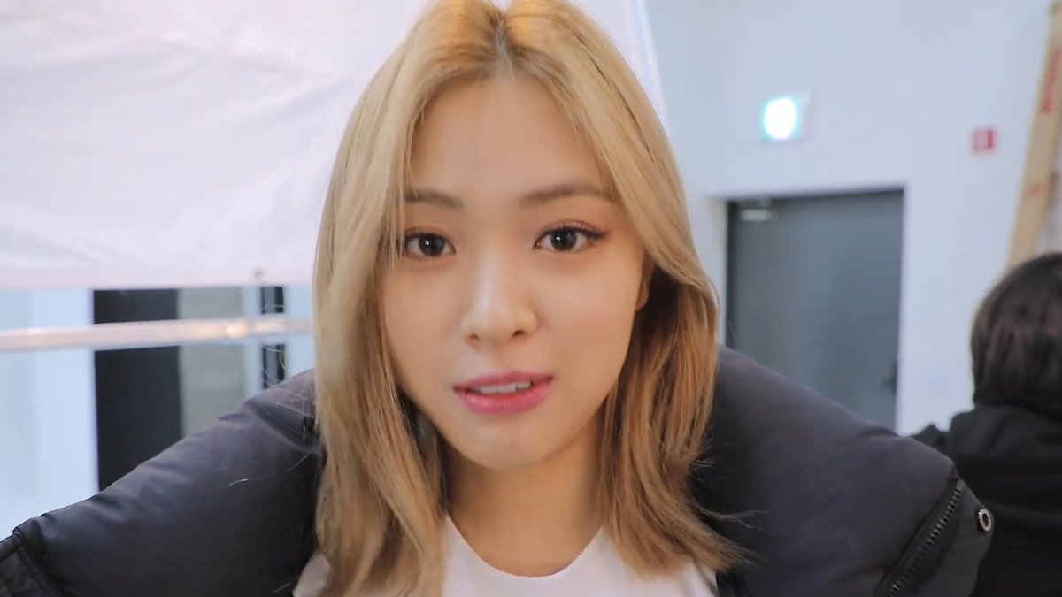 archiveryujin's tweet photo. she is the prettiest https://t.co/qzvY0RTLYO