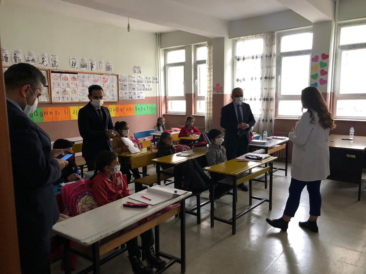 İl Milli Eğitim Müdürümüz sayın Bilal GÜR ve Şube Müdürümüz sayın Sabah SAKLI okulumuzu ziyaret edip öğretmen ve öğrencilerimizle bir araya geldi ☺️🙏🏻❤️
#birkitapbirinsan #herevbirokul

<a href="/ziyaselcuk/">Ziya Selçuk</a> <a href="/BilalGur30/">Bilal GÜR</a> <a href="/fahrettin_celik/">Fahrettin Çelik</a> <a href="/Hakkari_MEM/">Hakkari İl Milli Eğitim Müdürlüğü</a> @sabahSAKLI30 <a href="/ubeyd84/">ubeydullah demir</a>