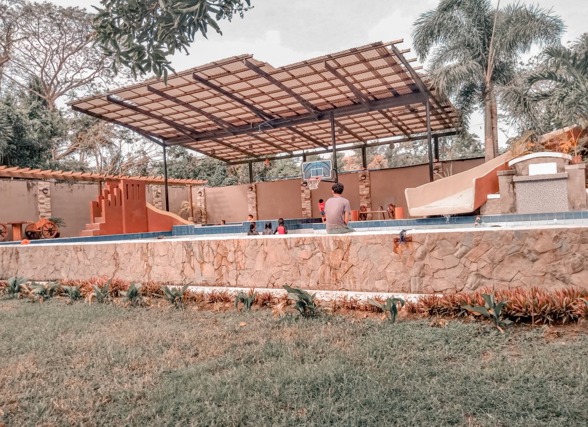KikoMarquez3's tweet photo. I now prefer outing without strangers.Yung feeling na solo nyo yung resort,no other guys,you can do all you want. https://t.co/yjncObPxCx