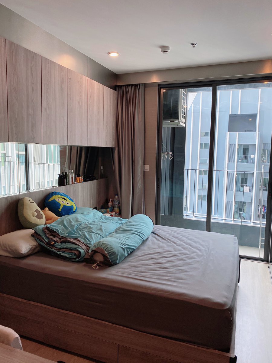 chynshj's tweet photo. รีวิวแม่บ้านจากแอพ #beneat มาทำความสะอาดให้ดีมากกกกก บอกขอเน้นห้องน้ำกับครัวคือจัดให้ได้หมด🥺 กระจกห้องน้ำตอนแรกคราบสบู่เยอะมากพี่เค้าก็พยามขัดให้ ครัวคือเช็ดคราบต่างๆให้ใสกิ๊งเหมือนกัน ทำเสร็จเค้าบอกว่าไม่ขออะไรมากแค่อยากให้กดดาวในแอพ เพราะเค้าอยากทำงาน🥺 #ทวิตดีคนรีน้อย https://t.co/vLQsQMjcOa