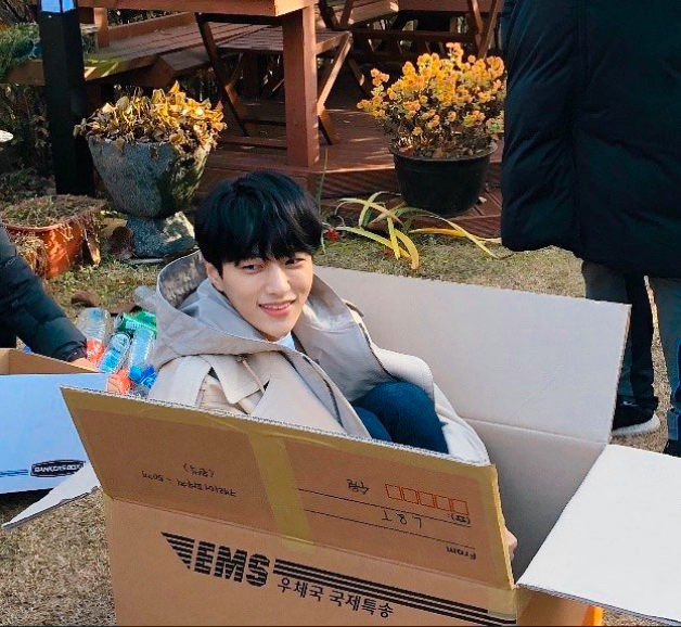 ParadiseSoo's tweet photo. it reminds me of him sitting inside the box🤣 https://t.co/TJsGHv2yIy