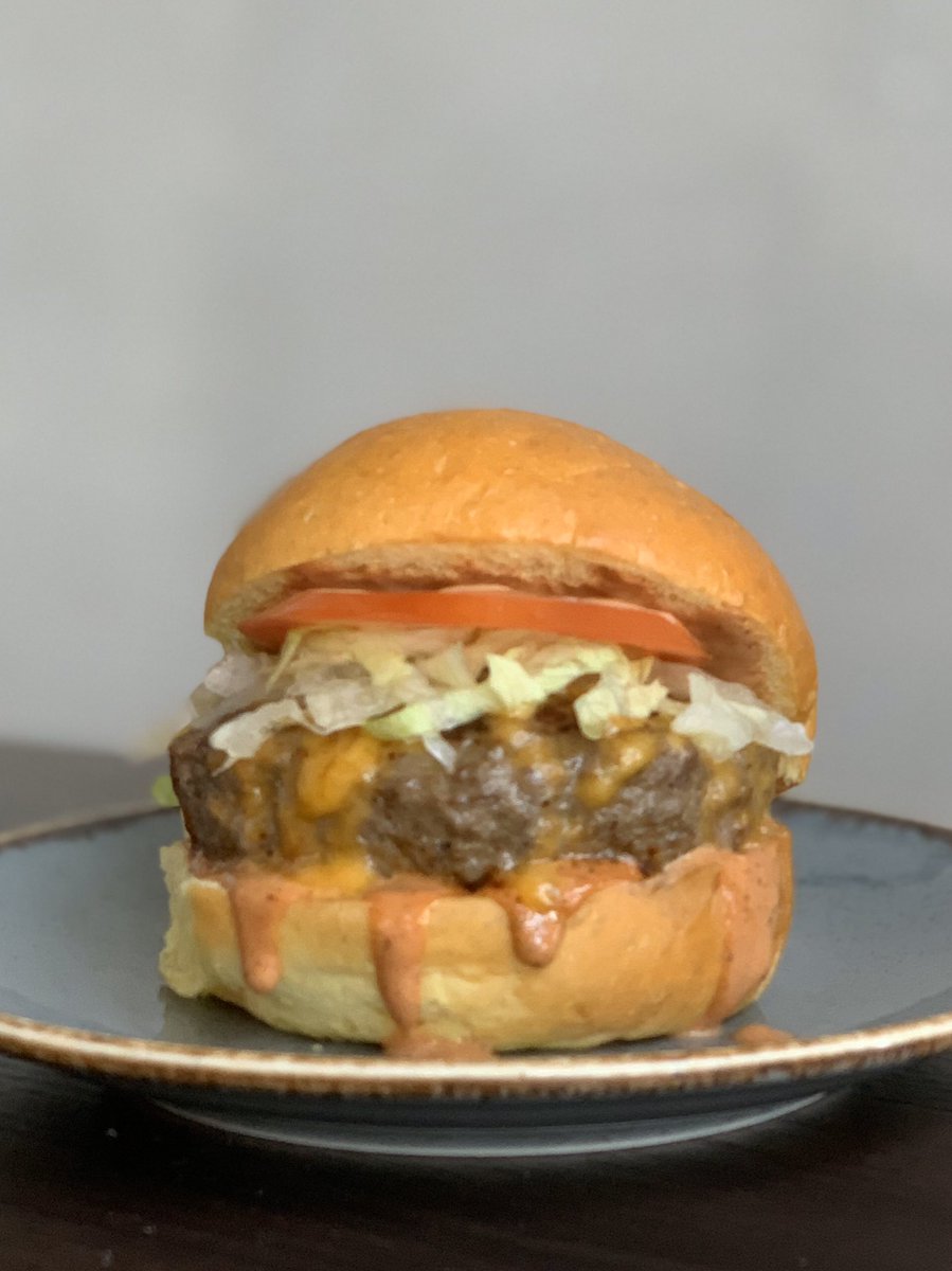 the_burgerstop's tweet photo. Masterpiece 👌🏼 
الاكسبلوچن برجر بكل زواياها تحفهه فنية https://t.co/G9JL6oU0Xv