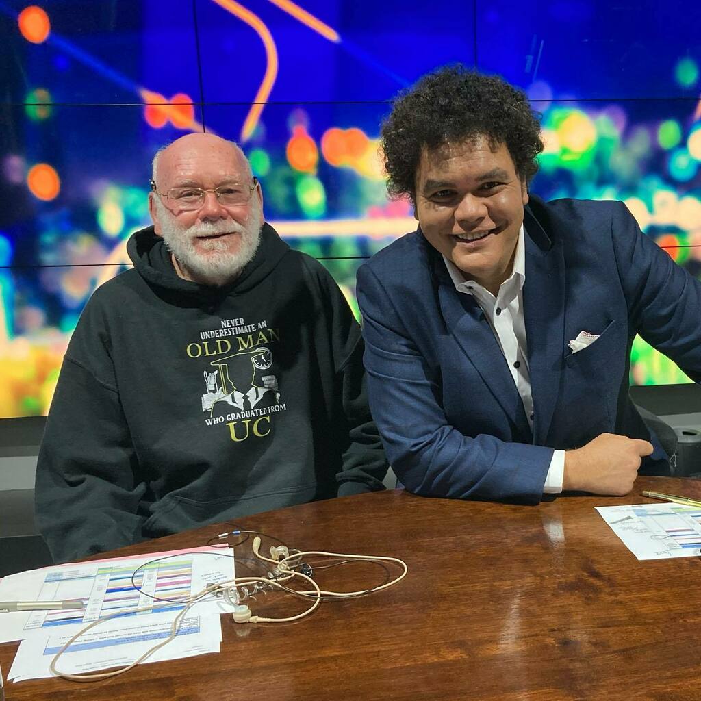 MrJoshThomson's tweet photo. Old Man Thomson snuck onto the show tonight and nailed the ad break promo #SubjectDad https://t.co/MhU8Uim9li