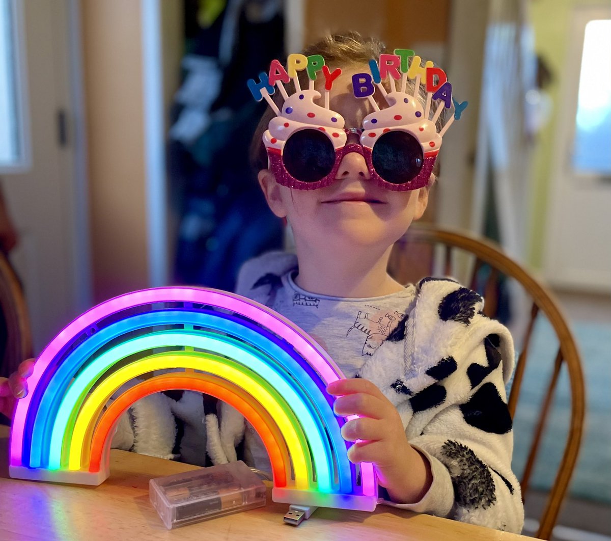Rachel_mum2_3's tweet photo. Our super sassy, independent, funny, kind little girl is growing up! 6 today 🎉 https://t.co/dxekxpWczF