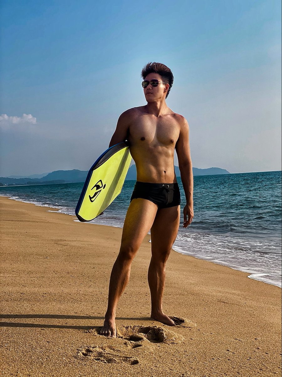 ไปโต้คลื่นกับเรามั้ย เราโต้เก่งนะ 🏄‍♂️🏄‍♀️