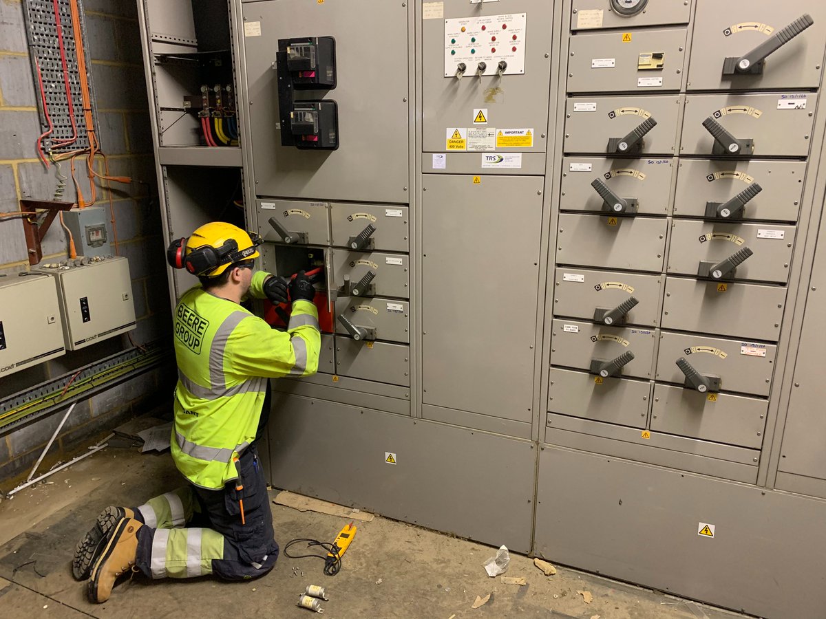BeereGroup's tweet photo. We're hiring! We're looking for an Approved #Electrician to join our site temps and site decommissioning team. We offer competitive salary + great benefits incl. healthcare, bonus scheme https://t.co/dFmRiyT8FF 
#demolition #Jobs #woking #lightwater #camberley #farnborough https://t.co/uYITRxf8I0