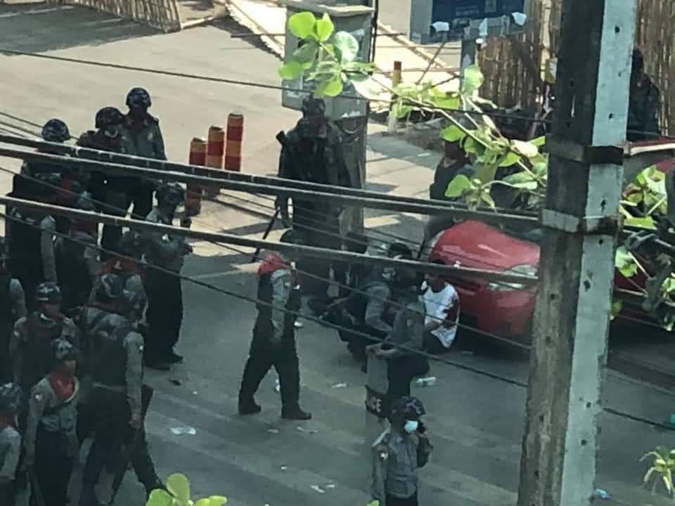 The three youths were arrested by the Military Terrorists at the top of 145 street , Tarmwe !!! Also the white shirt boy was bleeding!!!

STOP ONSLAUGHT

#WhatsHappeningInMyanmar
#Mar11Coup