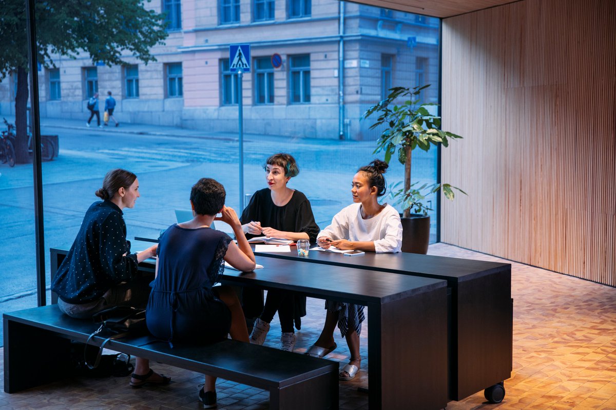 Letar du efter en studieplats på högskolenivå? Glöm inte att du kan studera på svenska även i Finland! Ansökningsperioden börjar 17/3 och pågår till 31/3. Håll koll på FB-eventet nedan för info om processen och presentationer av olika skolor. facebook.com/events/7074962…
📷J. Hellsten