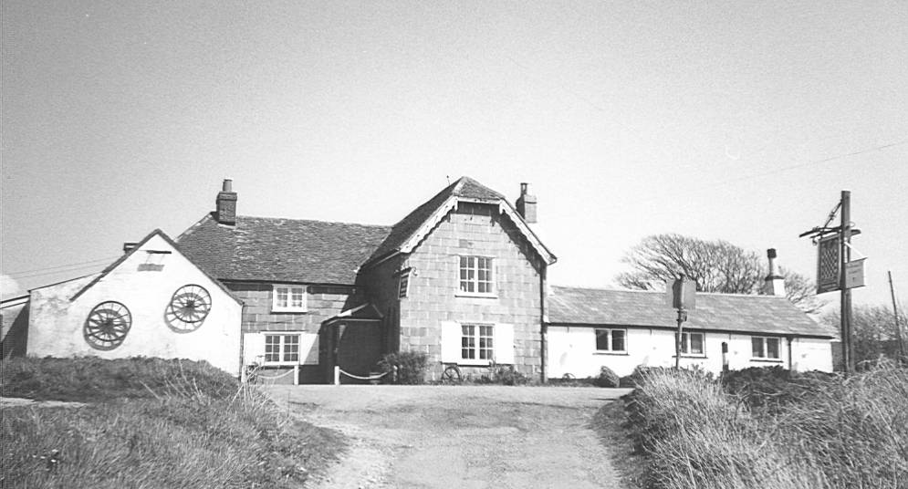 IOWarchaeology's tweet photo. #throwbackThursday, The Chequers Inn, Rookley, before modernisation when the slate hanging was removed.
@HistoricEngland #ListEngland #NHLE 1292712. Photos from the 1980s in the #IsleofWight #HistoricEnvironmentRecord https://t.co/XpUBf4dir4