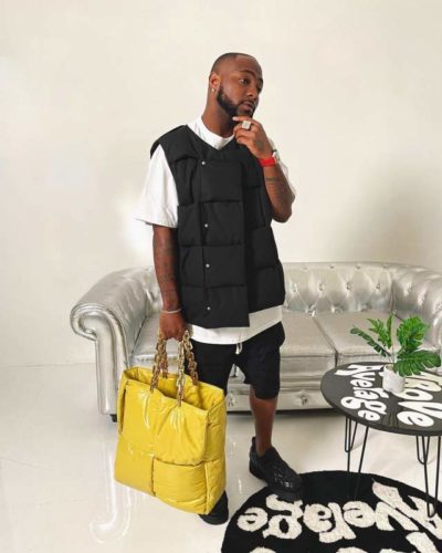 zayitstack's tweet photo. ๐จ Davido Dazzles in Designer Outfit as He Predicts More Wins in 2021 ๐ฅ
โก๏ธ https://t.co/seYfsLsAMZ https://t.co/oq1uJtsSxI