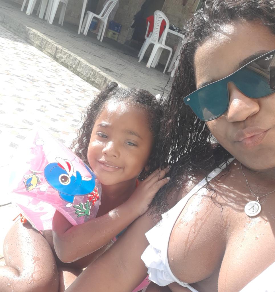 dressa__15's tweet photo. Hoje minha princesa completa 4 anos é parece que foi ontem que você nasceu, o tempo está voando e eu só tenho a agradecer a Deus pela sua vida meu amor, você chegou nesse mundo para da sentindo a muitas coisas da vida, minha filha do coração. Te amo #Boadrasta 🥺👩👧 #LunnaFaz4 https://t.co/UZJuU5ULSf