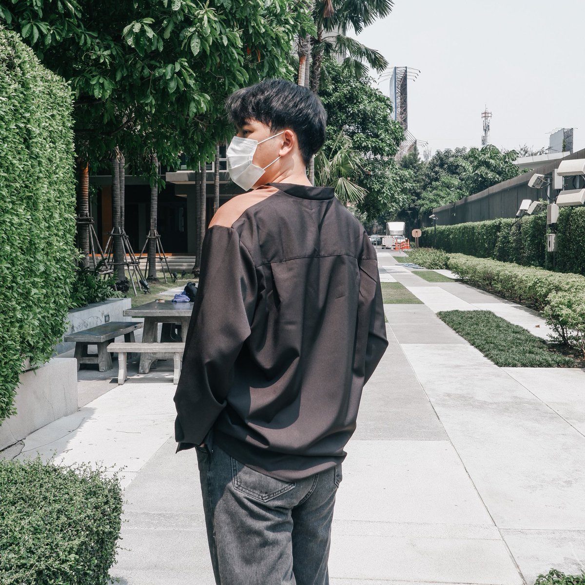 วันนี้มีร้านเสื้อผ้าแนวแบบโคเรียๆ เกาๆ มาป้ายในราคาร้อยกว่าบาท แต่ได้ของดีมาใส่ ผ้านิ่มใส่สบายมาก เหมาะกับการใส่ไปทะเล ไปเที่ยว ไปคาเฟ่ต่างๆ ได้เลย เค้ามีเสื้อผ้าหลายแบบให้เลือกนะทุกคนไปลองเลือกซื้อดูได้เลย 
พิกัด ⬇️