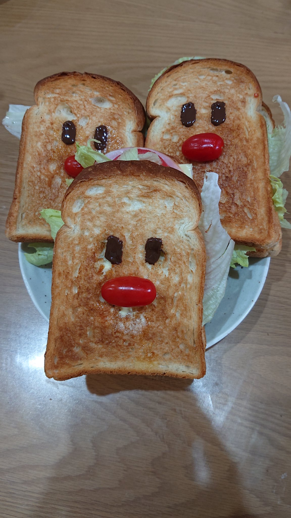 ルーケミア 子供と一緒に作りました よく出来てると思います ダグトリオサンドイッチ ポケモンカフェ ポケモンだいすきクラブ ダグトリオ ディグダ T Co Kpgnqetrfz Twitter