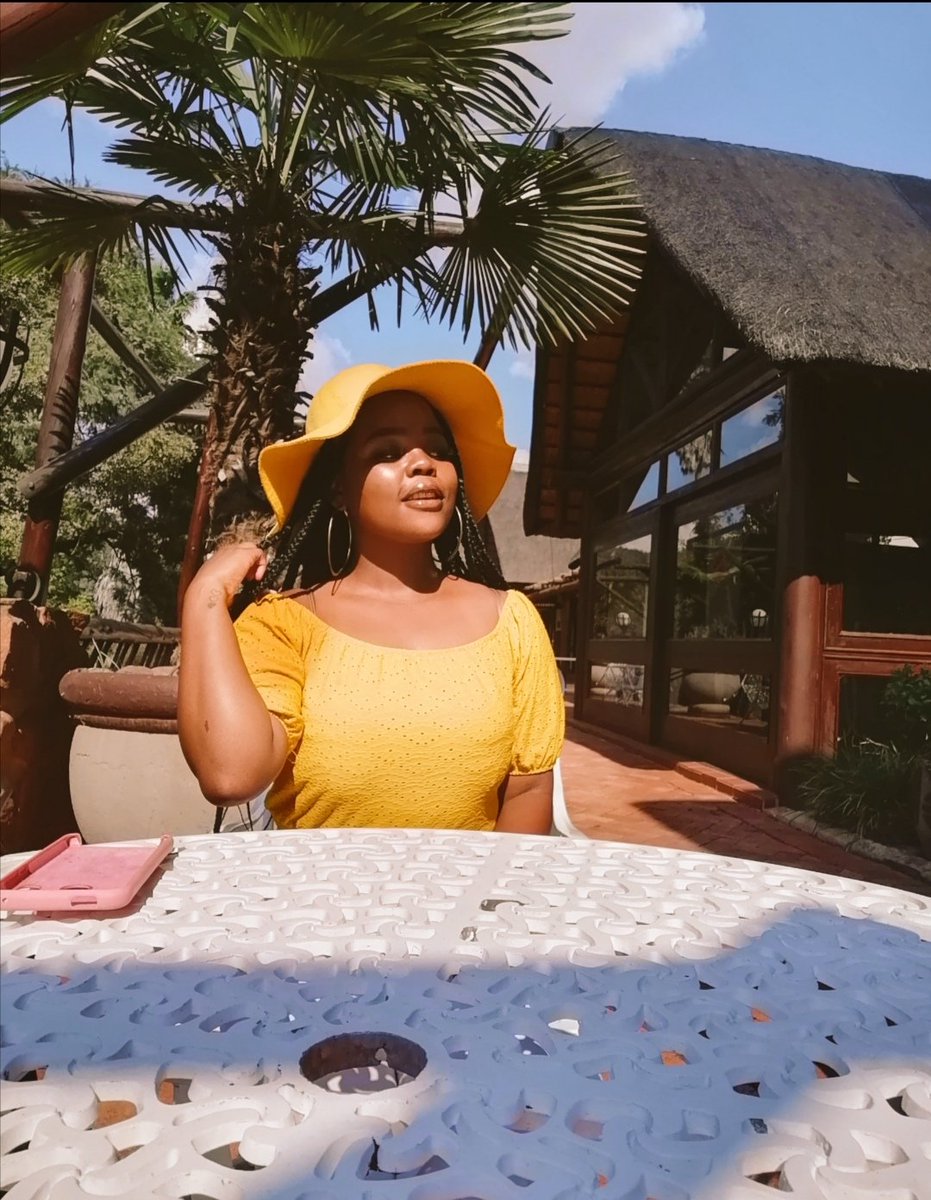 lusiwe_m's tweet photo. Alexa, play Brown Skin by Cam the Artisan https://t.co/yLoffoZNJ5