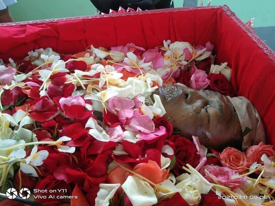 nyQuiztSR's tweet photo. A member of NLD from Shwe Pyi Thar who managed Su Vocational Education &amp; Science was arrested by SAC terrorists and was inhumanly killed. Family received his body next day even without teeth &amp; internal organs. We need JUSTICE‼️

STOP ONSLAUGHT #WhatsHappeningInMyanmar #Mar11Coup https://t.co/5tkr8pvNTi