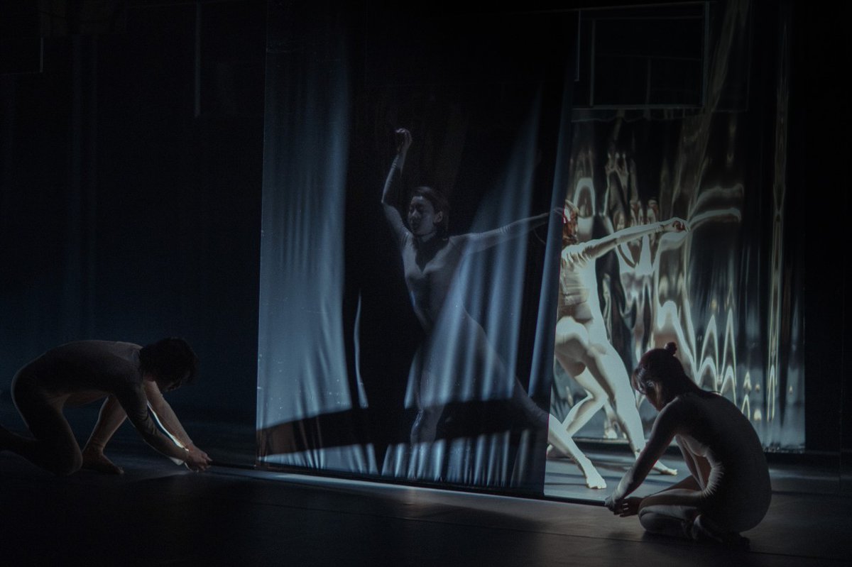 #Collective_Behaviour 

Created in collaboration with choreographer @simonewieroed and premiered in Copenhagen, December 2019.  

#kimchips_news