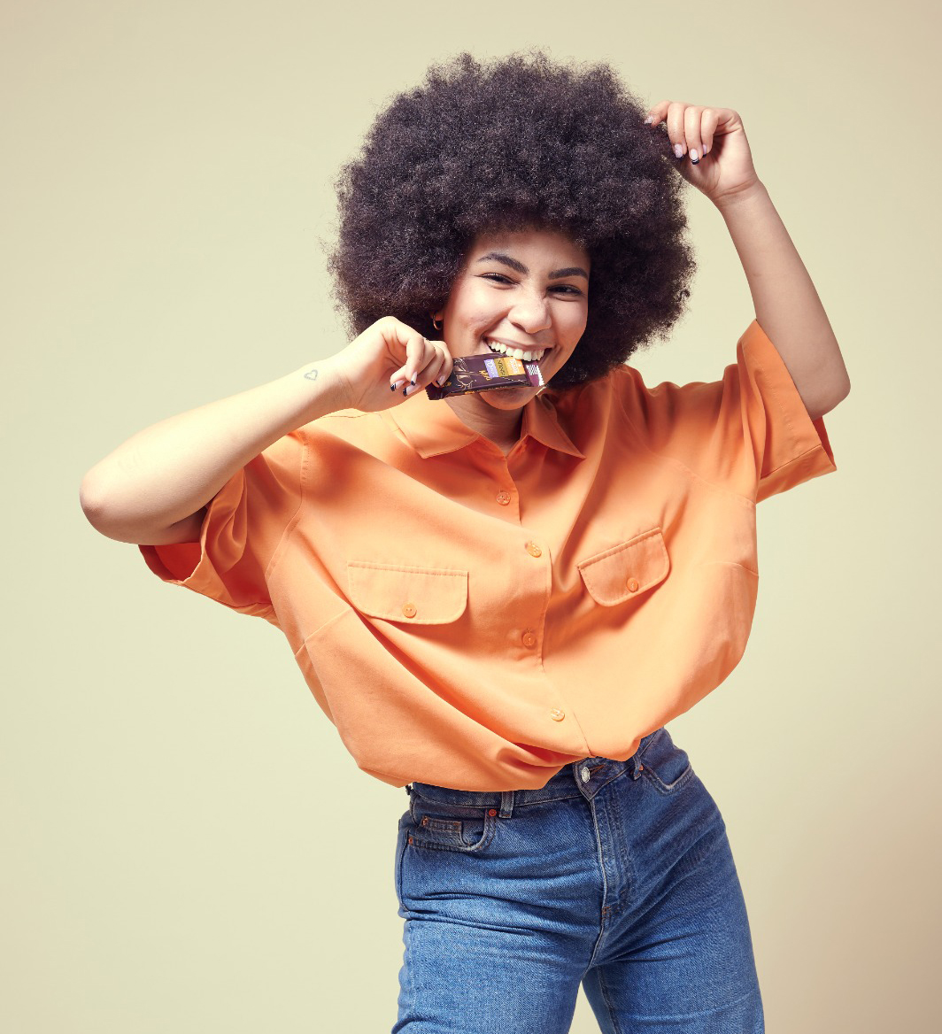 chocolatestrapa's tweet photo. Mood: es 🎉 JUERNES 🎉 y lo disfruto al lado de mi Trapa Mini. Y tú, ¿eres de los que celebra cada vez que come chocolate? Menciona a tu amigo que sí 🧡
#ChocolatesTrapa #TrapaMini #Chocolates #SinGluten #Chocolate #Chocolatina https://t.co/3ipUtdLrPk