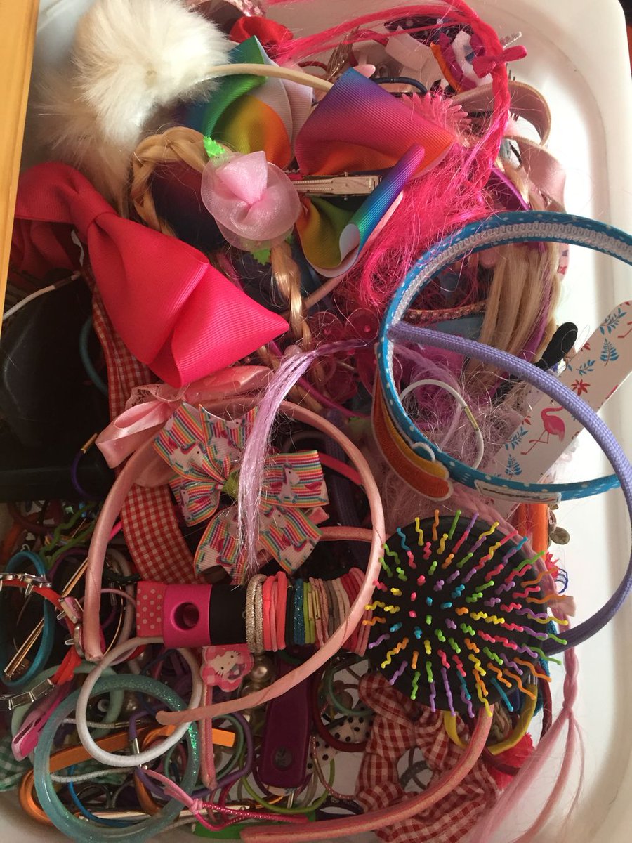 UntangledTingle's tweet photo. #ThrowbackThursday #TBT to when I decluttered my daughters hair band and bobble drawer!

#hair #mumlife #organise #hairstuff https://t.co/Gh716DcY3k