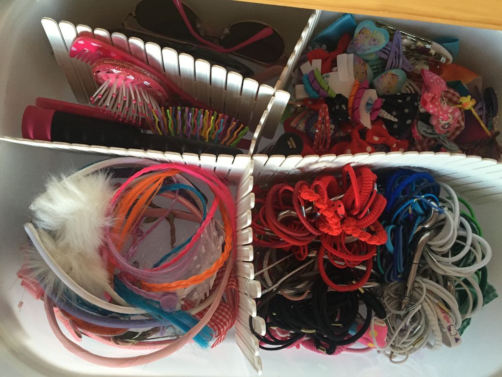 UntangledTingle's tweet photo. #ThrowbackThursday #TBT to when I decluttered my daughters hair band and bobble drawer!

#hair #mumlife #organise #hairstuff https://t.co/Gh716DcY3k