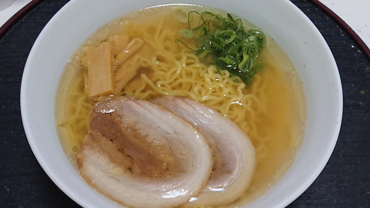 石川梨華 お昼は軽めに ホテルのアップルパイ ランチ 軽めのお昼 ホテル アップルパイ 人気 美味しい りんごぎっしり りんごずっしり Kkrホテル東京 竹橋駅 大手町駅