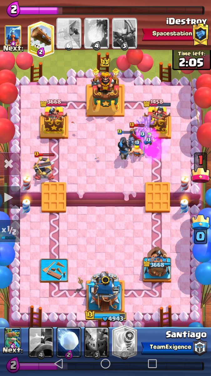 Decido que me gire torre (se gasta 9 elixir), le meto 10 elixir en campo para estar igualados, y te defiende aún así? Luego dirán que los ciclados requieren de skill, requieren de todo defensa, tanta que con una sola carta para el combo que quieras 🤦‍♀️