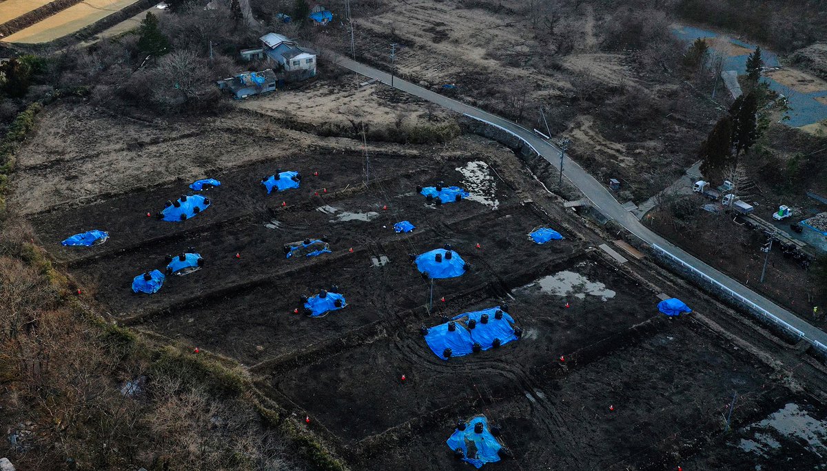 VerySadReality's tweet image. #Фукусима🇯🇵 #Fukushima10 - 11 марта 2011 года #землетрясение и #цунами привели к крупнейшей аварии на #АЭС «Фукусима-1». От стихийного бедствия погибли более 18 тыс. человек #фоторепортаж - rbc.ru/photoreport/11…