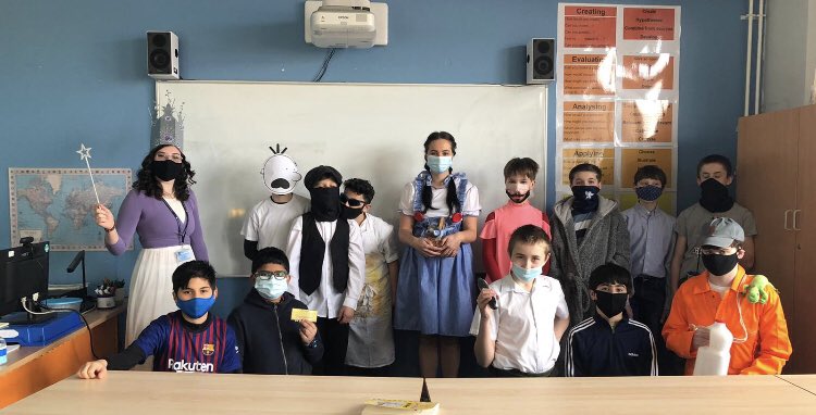 Year8SHS's tweet photo. More #WBD2021 Yr7 photos - brilliant participation and enjoyment! @shsrbk @TEAMENGLISH_SHS @WorldBookDayUK https://t.co/sWUHq0xDUh