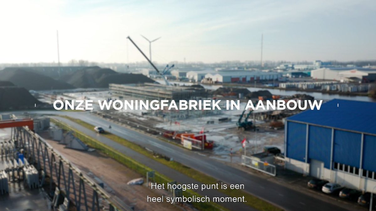 Vandaag bereikt onze woningfabriek in Heerenveen het hoogste punt. Vanaf 2022 worden in de fabriek circa 4.000 woningen per jaar geproduceerd. Benieuwd hoe wij wonen comfortabel en betaalbaar maken? Lees het op:  bit.ly/38wbHsj.