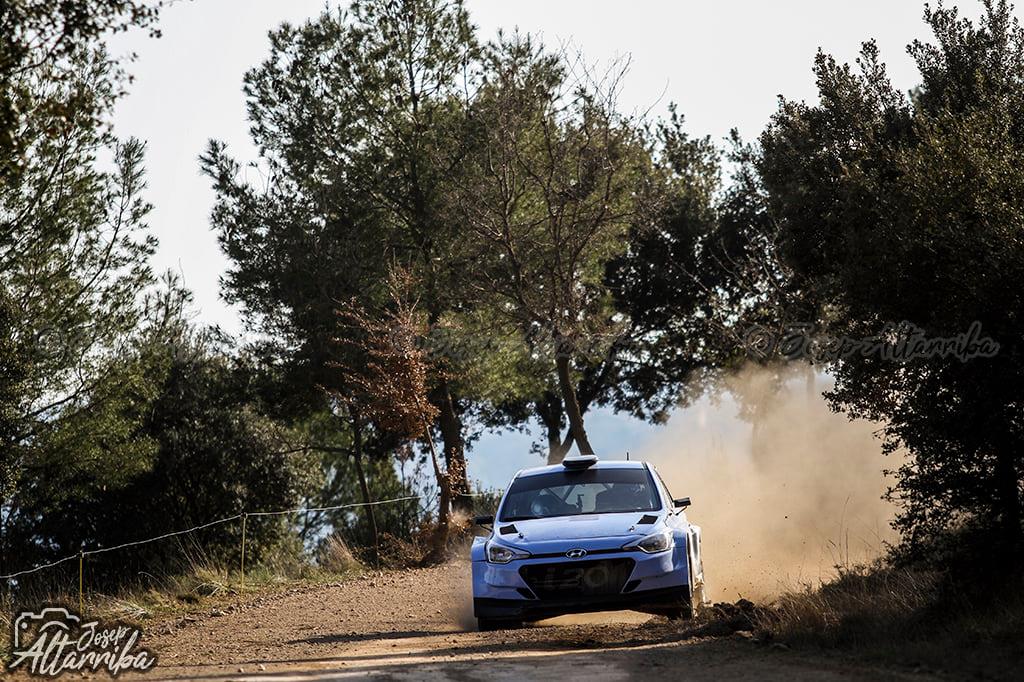 RubnPerez's tweet photo. TerraTraining Motorsport ya prepara esta nueva temporada.

Surhayen Pernía y Francisco López testaban ayer el Hyundai i20 R5 sobre tierra en el Canudas Motor Test probando reglajes de cara a las pruebas que disputen en dicha superficie este año. #SCER 

Fotos: @josepaltarriba https://t.co/pVKPXtMNNj